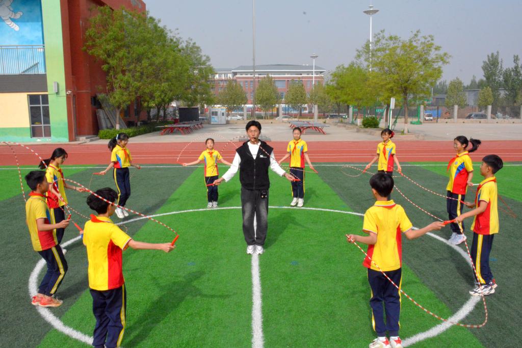 中小学生每天在校运动时间如何达到2小时？——来自河北多地校园的走访观察(图3)